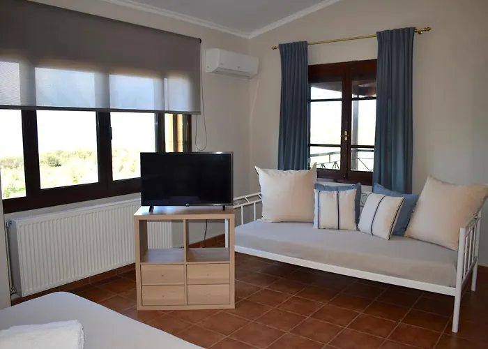 Ampelos Hillside * Akrata